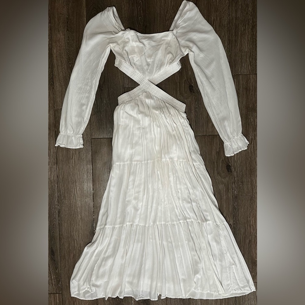 Elegant White Maxi Dress - Picture 2 of 2